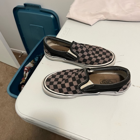 Vans sneakers off the wall - Picture 2 of 3